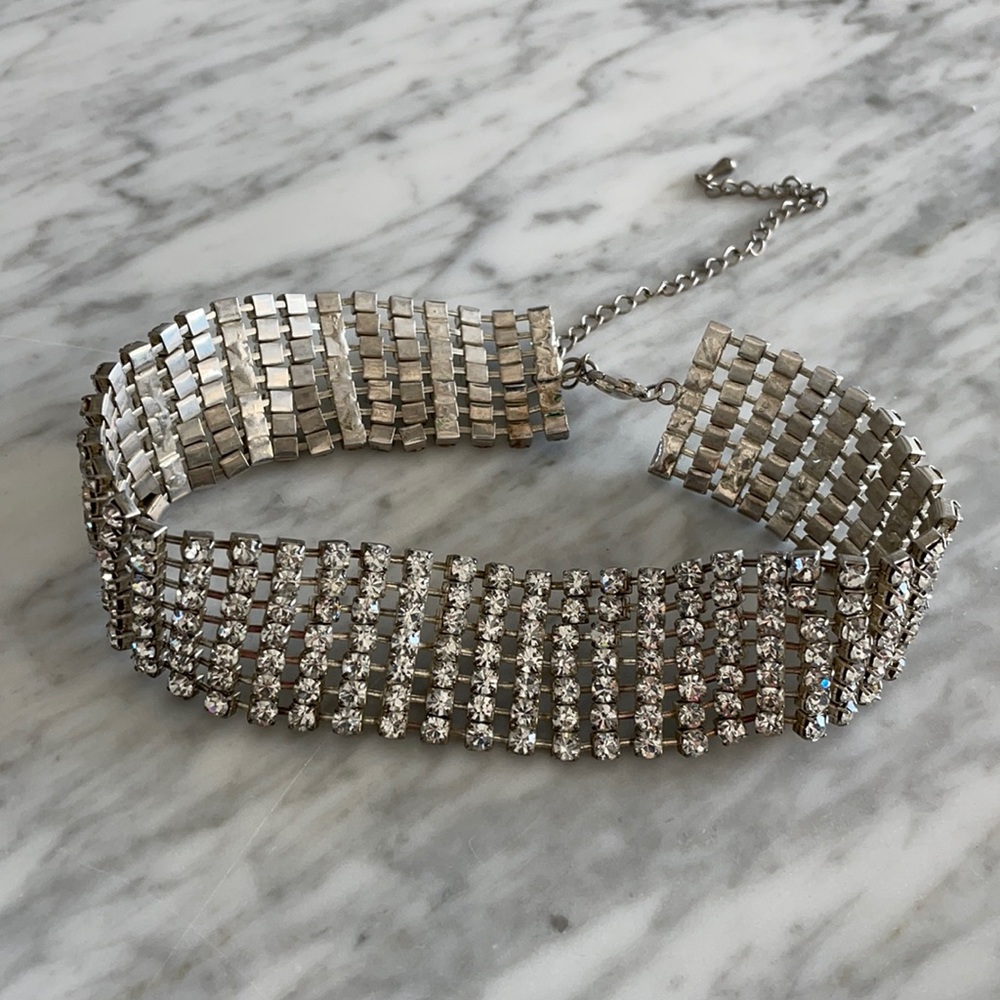 Choker with crystals